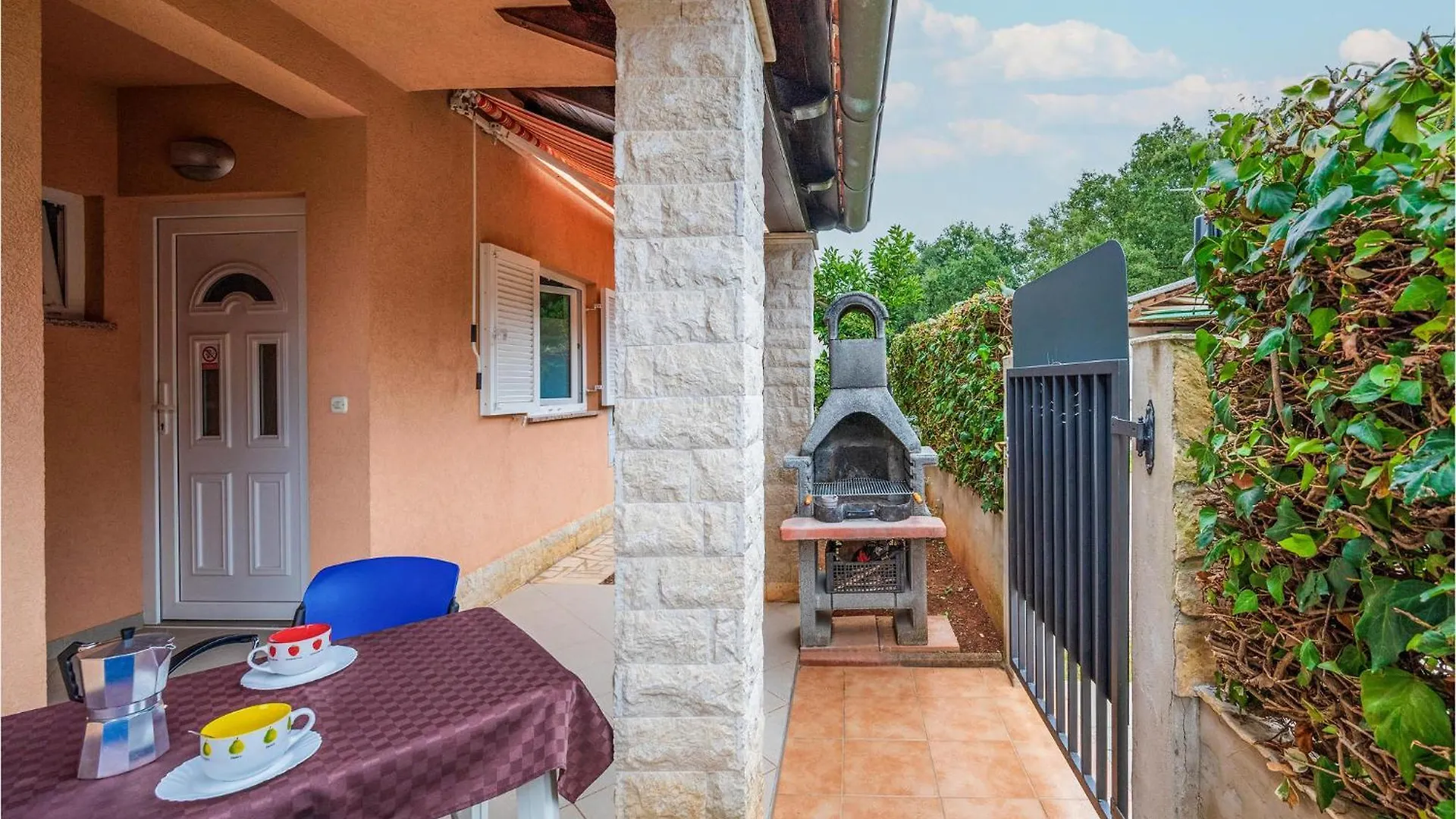 Beautiful Apartment In Pula With Kitchen