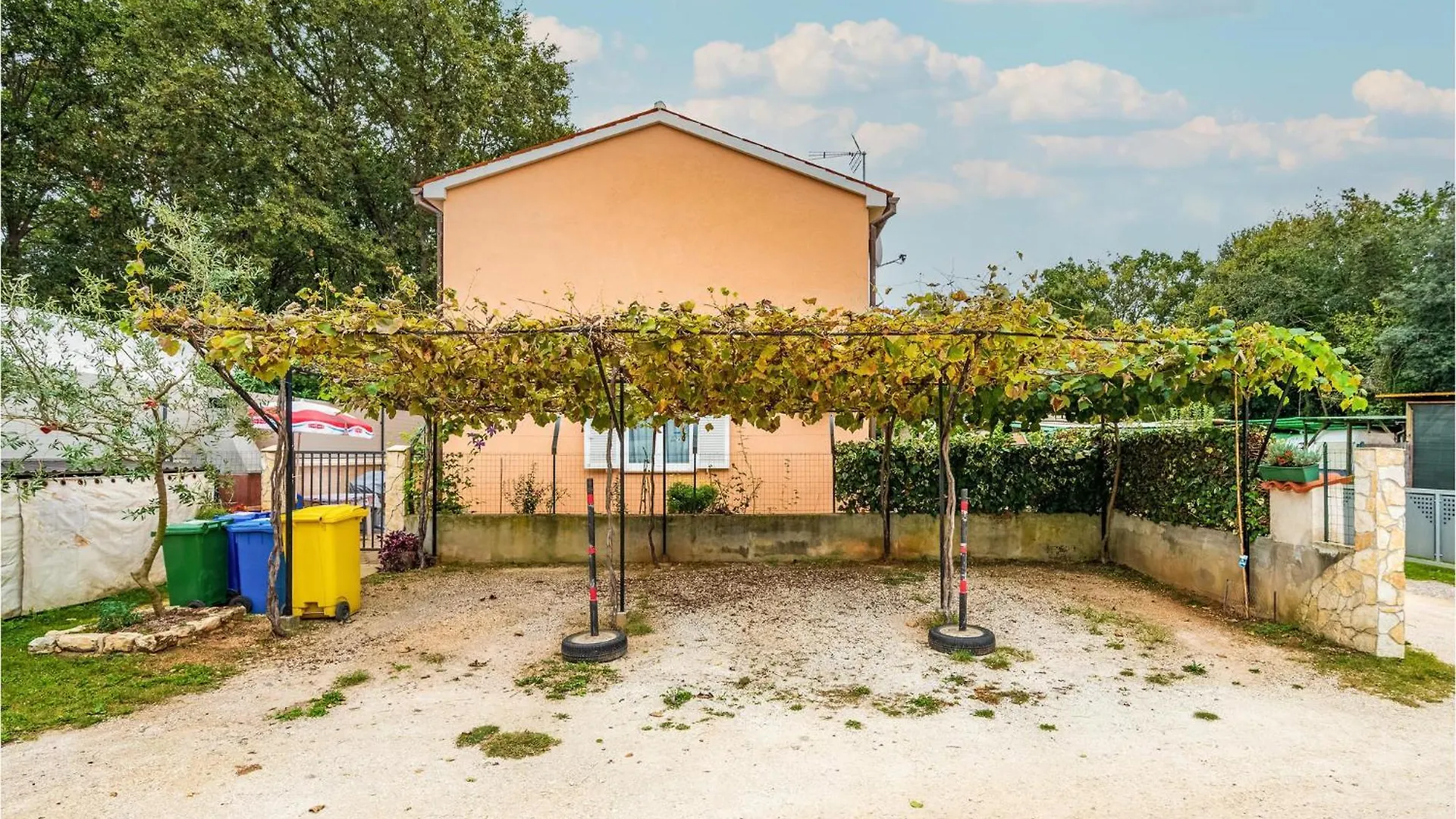 Beautiful Apartment In Pula With Kitchen