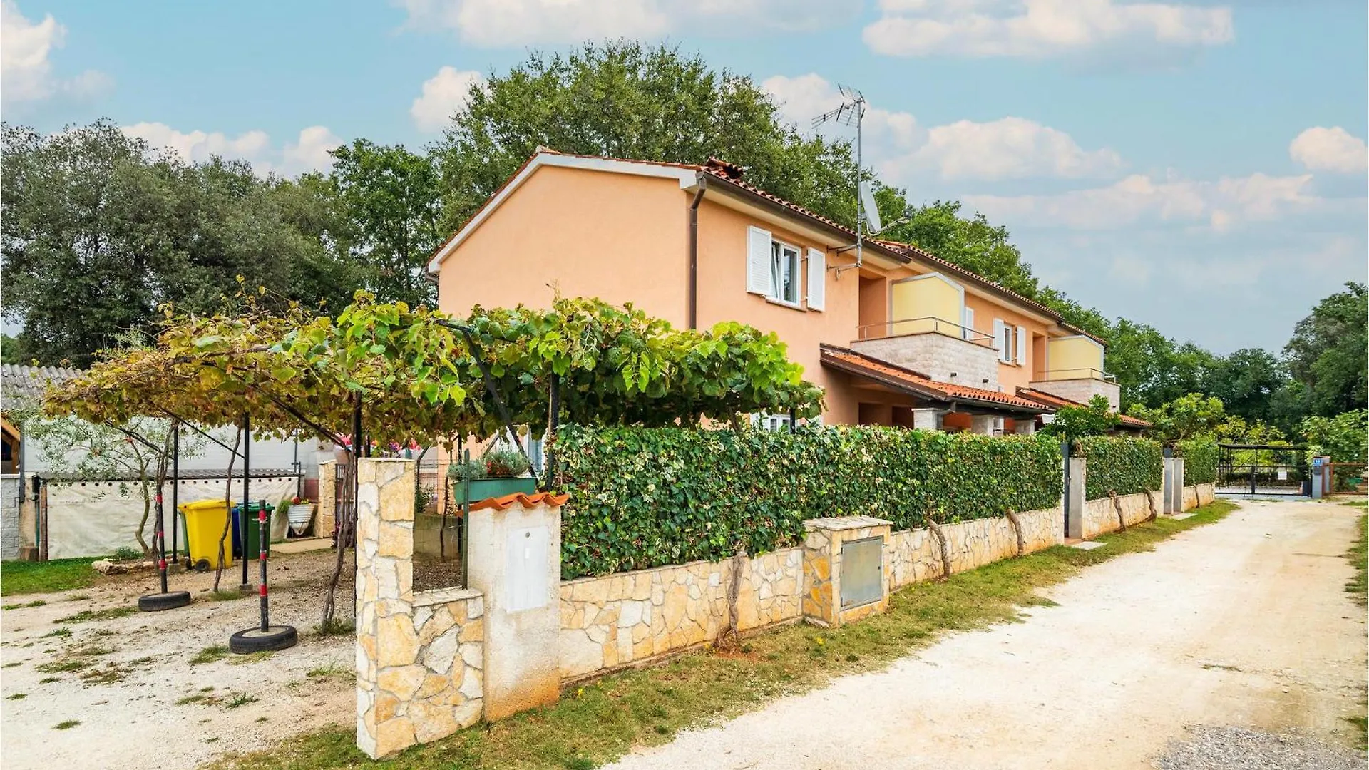 Beautiful Apartment In Pula With Kitchen