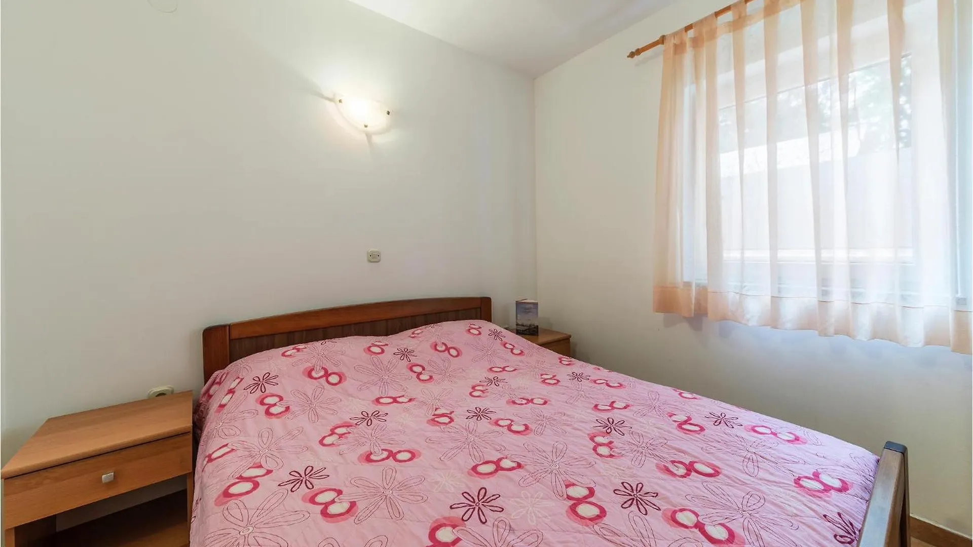 Beautiful Apartment In Pula With Kitchen