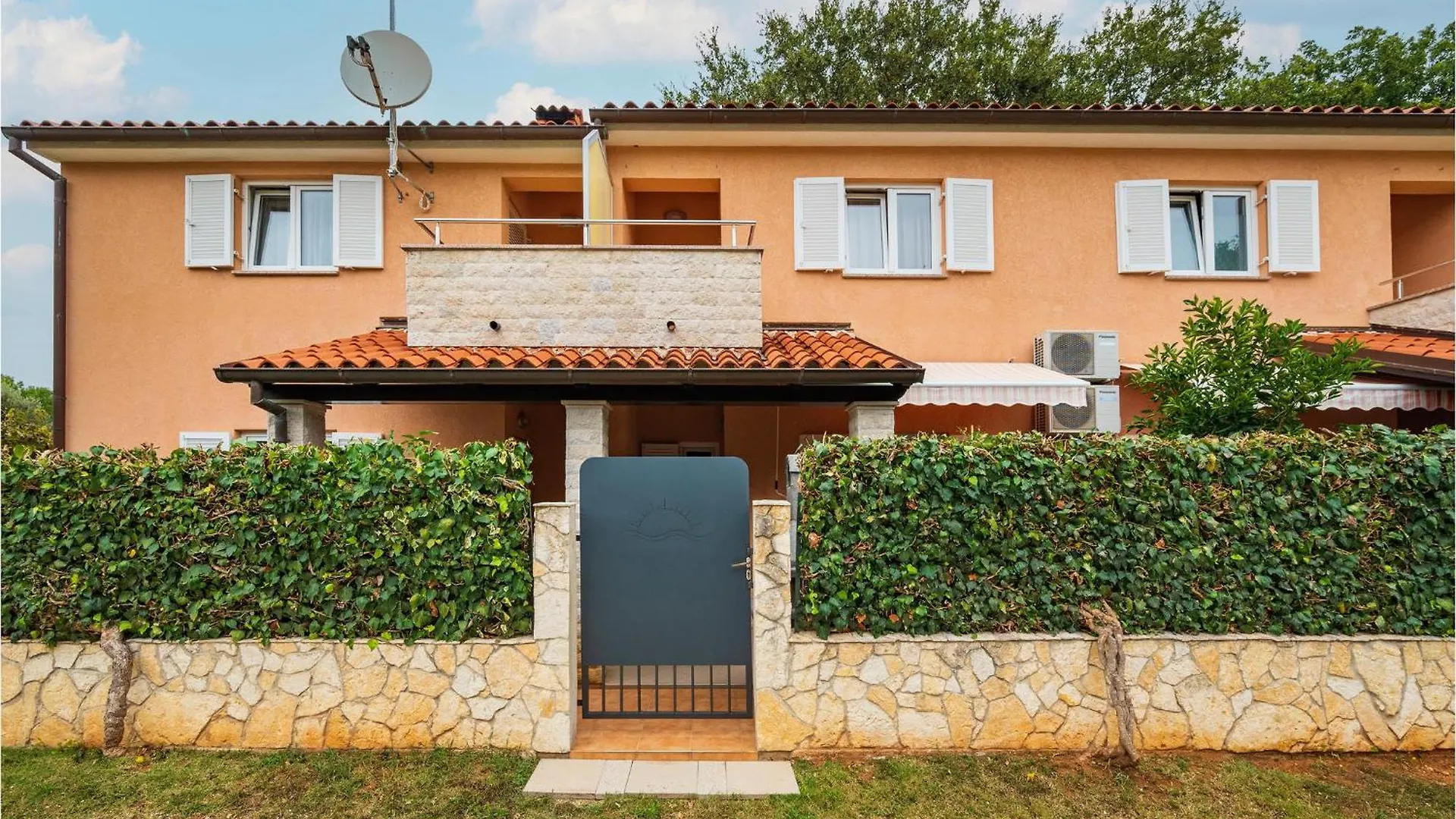 Beautiful Apartment In Pula With Kitchen